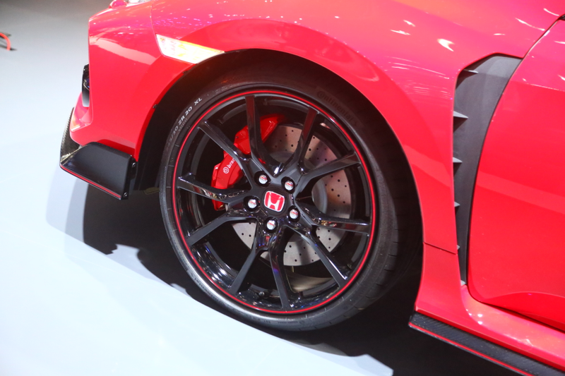 Illustration for article titled The 2018 Honda Civic Type R Is Ridiculous In All The Right Ways
